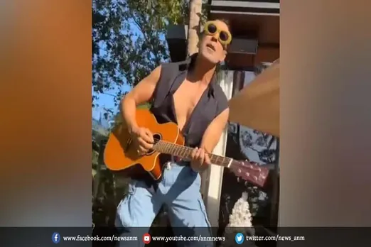 अक्षय कुमार ने बजाया इतने खतरनाक तरीके से गिटार?