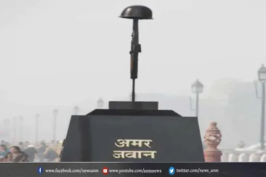 1971 के युद्ध में शहीद सैनिकों का प्रतीक राइफल-हेलमेट इंडिया गेट से राष्ट्रीय युद्ध स्मारक में स्थापित