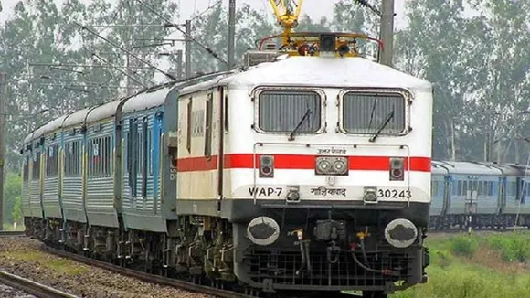 रेलवे ने अक्टूबर में 84,934 यात्रियों से वसूले 4.62 करोड़ रुपये