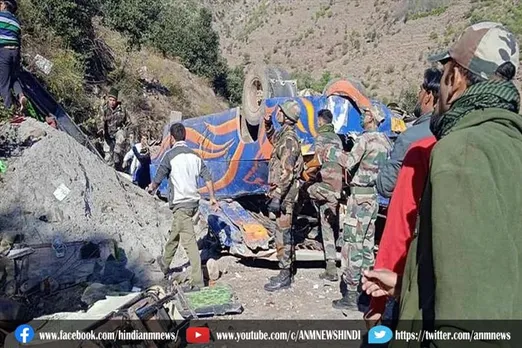 जम्मू कश्मीर के डोडा में खाई में गिरी मिनी बस, 5 की मौत, कई घायल