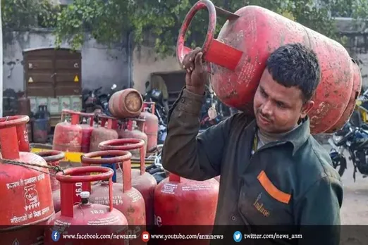 फिर महेंगी हुई रसोई गैस