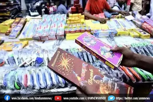 दिल्ली में 21.7 किलोग्राम पटाखे ले जा रहा दुकानदार गिरफ्तार