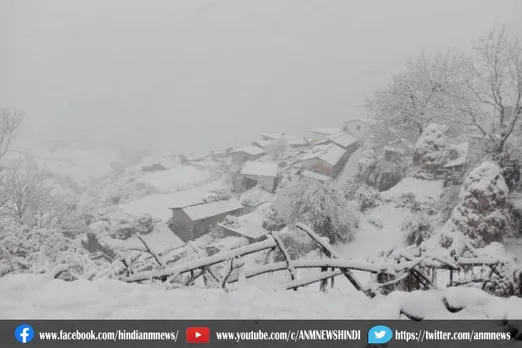 उत्तराखंड के पिथौरागढ़ में भारी बर्फबारी