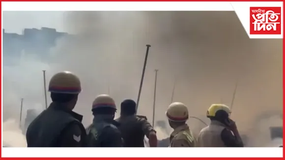 উত্তৰ প্ৰদেশৰ নয়দাত বিধ্বংসী অগ্নিকাণ্ড