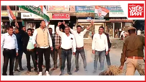 ঘিলামৰা যুৱ কংগ্রেছে জ্বলালে মুখ্যমন্ত্ৰী হিমন্ত বিশ্ব শৰ্মাৰ প্ৰতিকৃতি