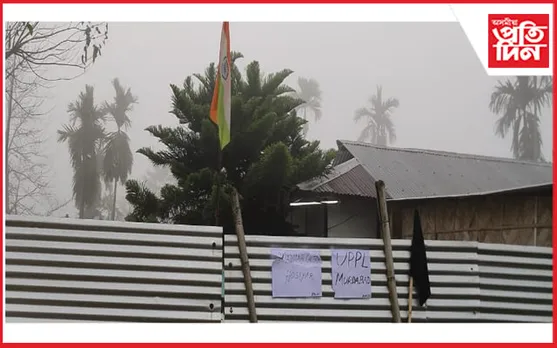 বিটিচিৰ পাৰিষদ তথা ইউপিপিএল দলৰ সাধাৰণ সম্পাদক মাধৱ ছেত্ৰীৰ চিৰাঙৰ বাসগৃহত ক'লা পতাকা আৰু ভাবুকি ভৰা পোষ্টাৰ...