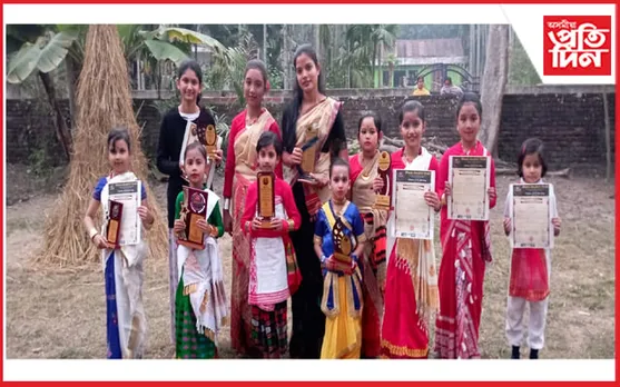 শিল্পী দিৱসৰ পুৱা বটদ্ৰৱাৰ মাজ জাজৰিত শিশু শিল্পীক সম্বৰ্ধনা...