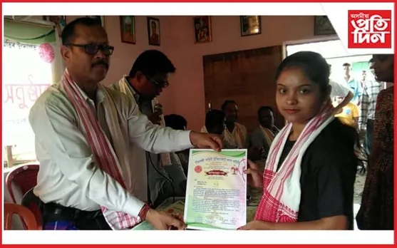 উৰিয়ামঘাট গাওঁৰক্ষী বাহিনীৰ উদ্যোগত কৃতী ছাত্ৰ-ছাত্ৰীক সম্বৰ্ধনা