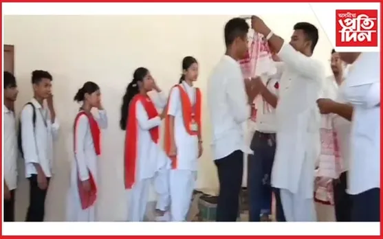 ঢকুৱাখনাত এন এছ ইউ আইত যোগদান শ শ ছাত্ৰ-ছাত্ৰীৰ