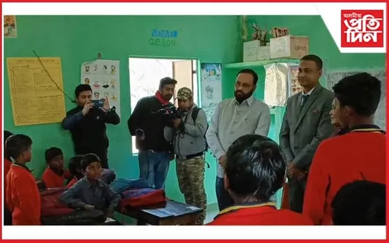 কাজিৰঙাত শিক্ষকৰ ৰূপত মন্ত্ৰী কেশৱ মহন্ত