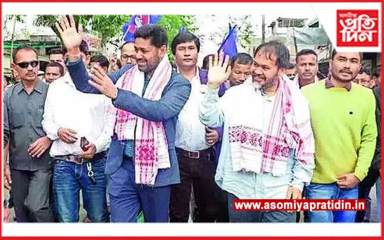 ৰাইজৰ দল -অজাপৰ একত্ৰিকৰণৰ প্ৰস্তাৱ নস্যাৎ লুৰিণজ্যোতিৰ! প্ৰতিক্ৰিয়া অখিল গগৈৰ...