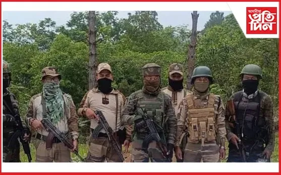 মণিপুৰত বুজন পৰিমাণৰ অবৈধ মাৰণাস্ত্ৰ জব্দ...