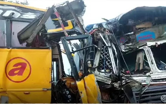 কাছাৰত নৈশ বাছ আৰু ট্ৰাকৰ মুখামুখি সংঘৰ্ষঃ গুৰুতৰভাৱে আহত ১৩জন