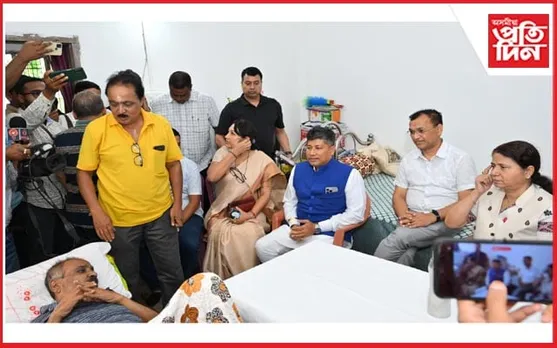 সাংবাদিক বিকাশ শৰ্মালৈ মুখ্যমন্ত্ৰীয়ে আগবঢ়ালে ২লাখ টকাৰ সাহায্য: স্বাস্থ্যৰ বুজ ল'লে পীযুষ হাজৰিকাই...