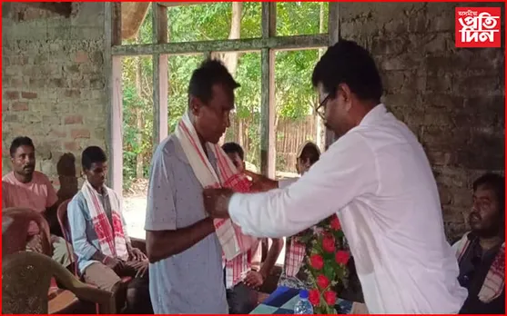 অতুল বৰাই কেইজনমান শ্ৰমিক নেতা কাষত বহুৱাই বোকাখাতত লুণ্ঠনৰ মেলা পাতিছে: জীৱন চন্দ্ৰ বৰা