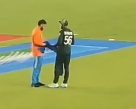 Former Pakistan fast bowler slams Babar Azam for requesting Virat Kohli his jersey after India vs Pakistan ODI World Cup 2023 clash