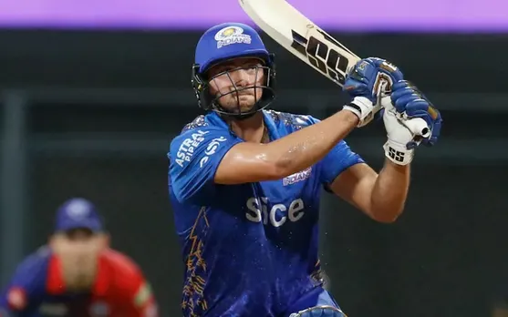 'Paltans do it for Ee saala!'- Twitter explodes as Mumbai deny Delhi a spot in the playoffs