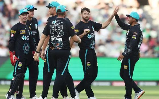 ‘RENSHAW RAMPS FOR GLORY!!!’ - Fans go crazy after Brisbane Heat win a last-ball thriller against Melbourne Stars in BBL12