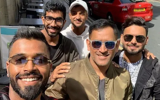 'Aapke haath toh kanoon se bhi zyada lambe hain!!' - Fans react as Mayank Agarwal claims it was his hand on Rishabh Pant's shoulder in a 'viral picture'