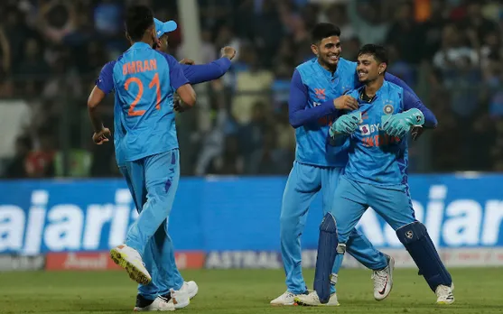 ‘Bapu ne ijjat bacha liya’ - Twitter reacts as India win a thriller against Sri Lanka in 1st T20I
