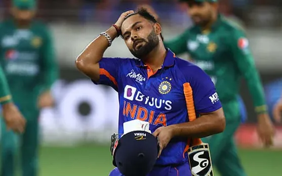 'Doesn't deserve to be in the team' - Twitter trolls Rishabh Pant as he failed with the bat in the game against Pakistan