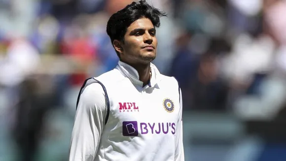 Shubman Gill stays relaxed while taking the game on Pat Cummins