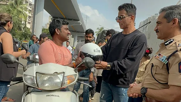 MTV Roadies – Karm ya Kaand joins forces with Maharashtra police, distributes helmets for road safety