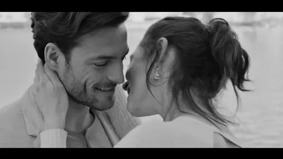 'Where do you want to be kissed?' asks ITC Engage in its sensual spot
