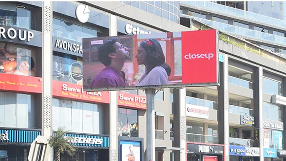 Closeup partners with Times OOH to launch a digital billboard campaign in Ahmedabad