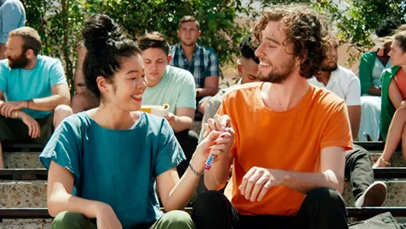 Mentos' CompliMentos campaign says sharing compliments is a great way to connect
