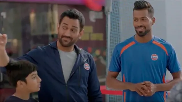 MS Dhoni and Hardik Pandya spreads Gulf Oil's message that kids need helmets too