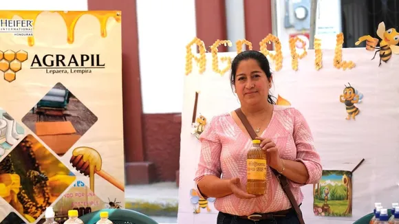 Pioneering Change: Juanita, Honduras's First Female Commercial Beekeeper, Buzzes Success