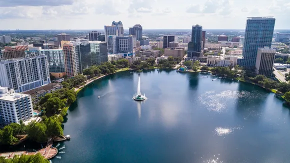 Mystery in Orlando: Investigation Launched After Swan Found Dead at Lake Eola