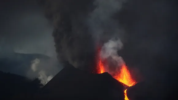 Galapagos Crisis: La Cumbre Volcano Eruption Threatens Unique Wildlife