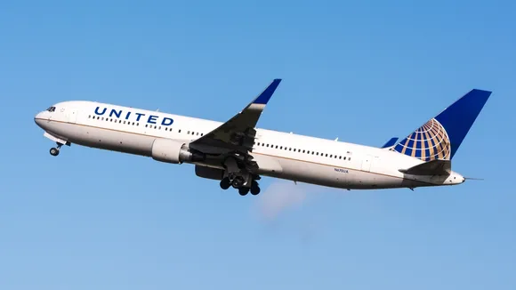 United Airlines Boeing 767 Emergency Landing in Ireland Due to Oil Leak and Gear Fire