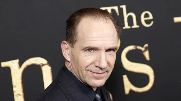 Ralph Fiennes and Matt Smith Advocate for Surprise in Theatre, Question Warnings