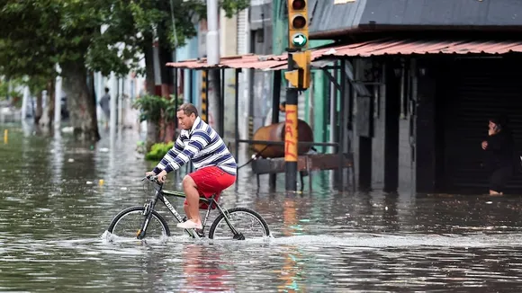 Heavy Rains Lead to Flooding in Buenos Aires, Excessive Rainfall Poses Threat to Crops