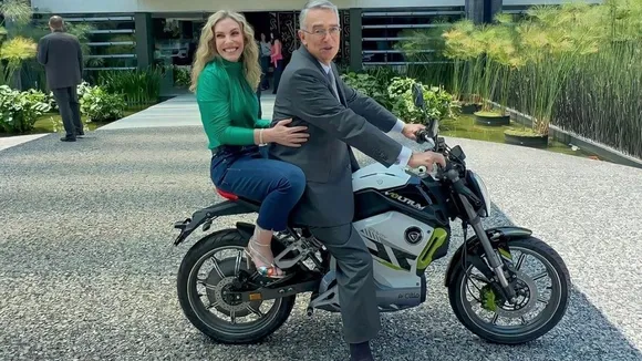 Ricardo Salinas Pliego Swaps Helicopter for Electric Motorcycle, Advocates for Greener Transport in Mexico City