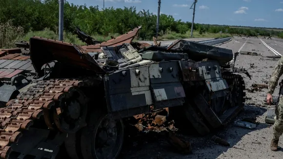 Ukrainian 'Rugbyists' Drone Group Destroys Russian BMD-4M in Zaporizhzhia with Kamikaze Strike