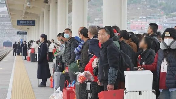 Breaking New Ground: Guangdong's Free Train Service Ushers Migrant Workers to Brighter Futures