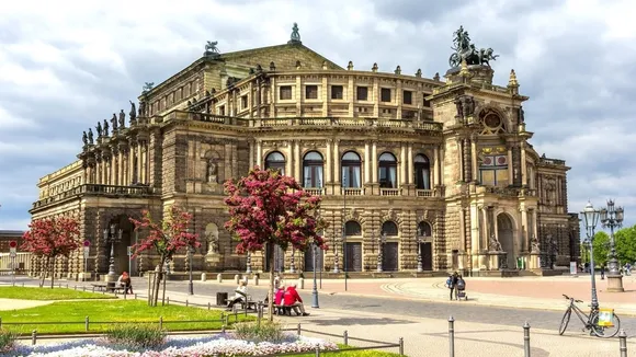 beaconsmind Group Revolutionizes Semperoper Dresden with Cutting-Edge Projection Technology
