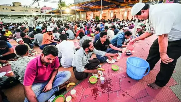 Chennai Temple Volunteers Bridge Communal Divide, Serve Iftar to Muslims During Ramzan