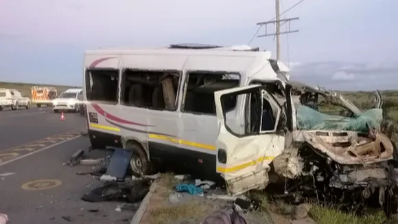 Tragic N2 Collision: Minibus Taxi, Truck Crash Kills Five Near Makhanda