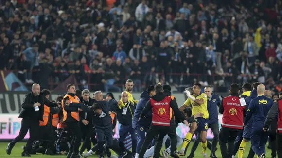 Turkish Police Detain 12 After Trabzonspor Fans' Pitch Invasion Leads to Violence