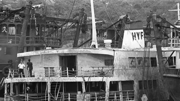 1977 Collision Revealed: Macau Hydrofoil and Hong Kong Ferry Incident Injures 21