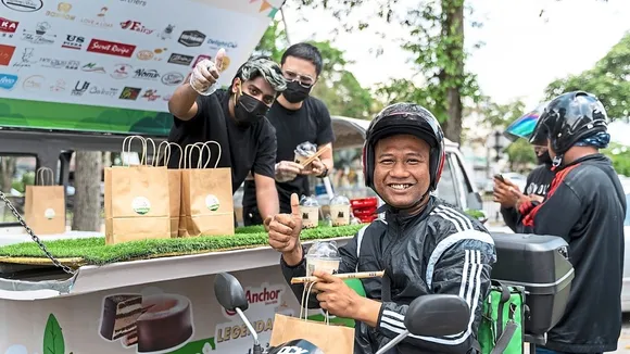 Singapore Food Delivery Rider Hits S$8K Earnings, Shares Journey from Addiction to Success