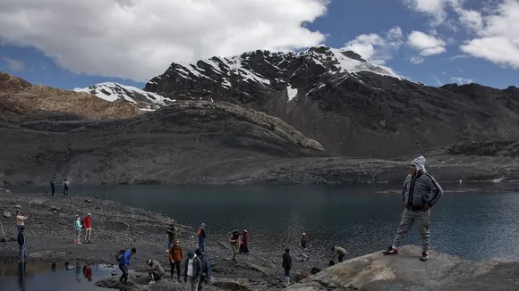Climate Crisis at Huascarán: Glaciers Retreat, Endemic Species at Risk
