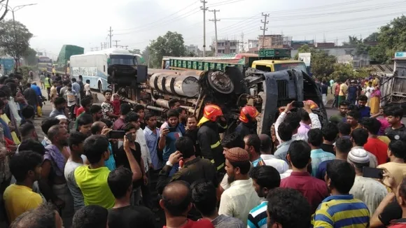 1 killed, 7 Injured as oil tanker overturns setting fire to four vehicles on Dhaka-Aricha Highway