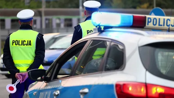 Dangerous Driving Incident in Wyszków, Poland: Teen Driver Hits Pedestrians After Drifting on Intersection