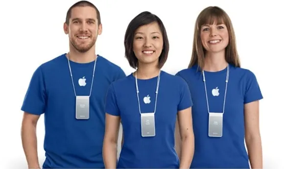 All you need to rob an Apple Store is a blue t-shirt